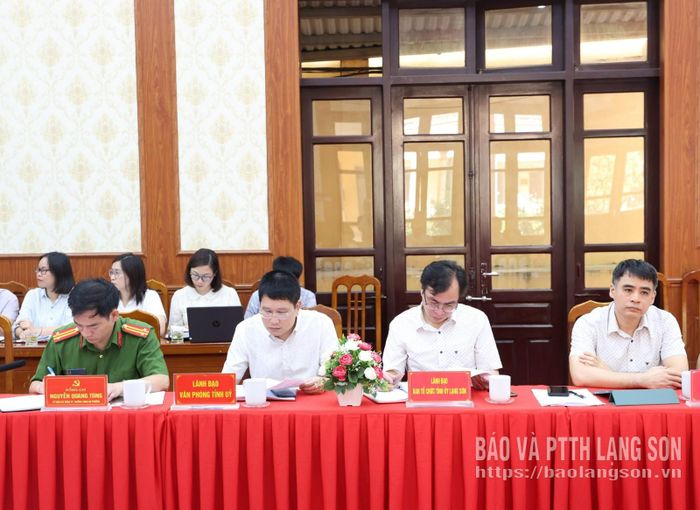 Các đại biểu dự buổi làm việc
