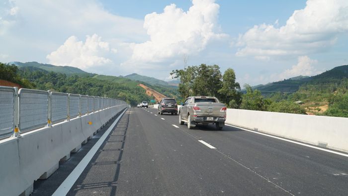 Các hạng mục của dự án đoạn từ nút IC03 giao cắt với quốc lộ 4B đến Km 45 (xã Nhân Lý) cơ bản đã hoàn thành thông xe kỹ thuật 