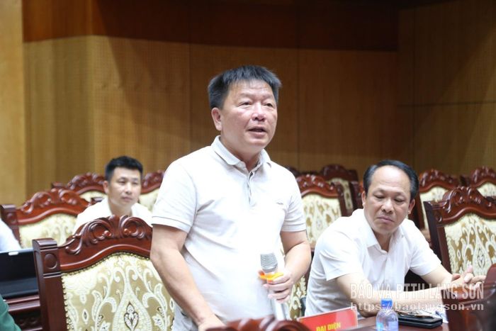 Đại diện nhà thầu thi công phát biểu tại hội nghị
