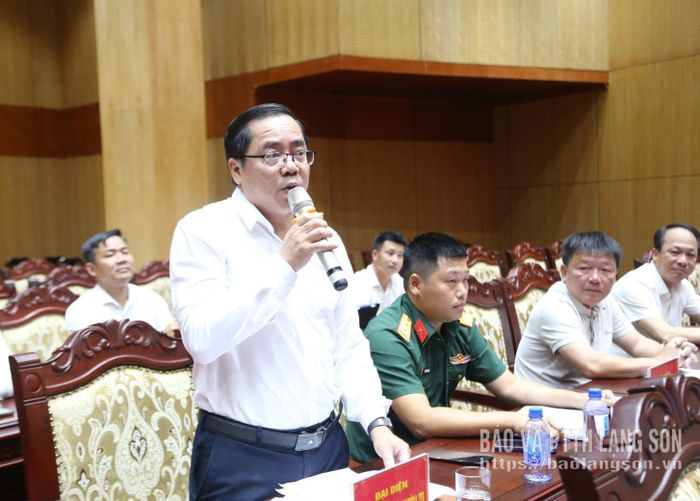 Đại diện nhà thầu thi công phát biểu tại hội nghị