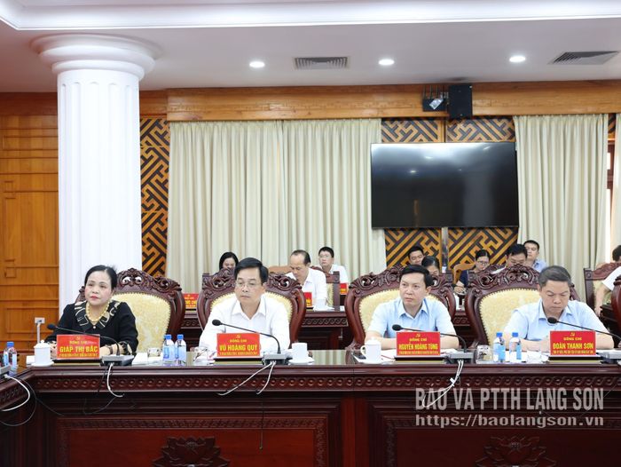 Các đại biểu của tỉnh Lạng Sơn dự buổi làm việc