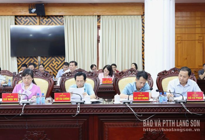 Các đại biểu của tỉnh Lạng Sơn dự buổi làm việc