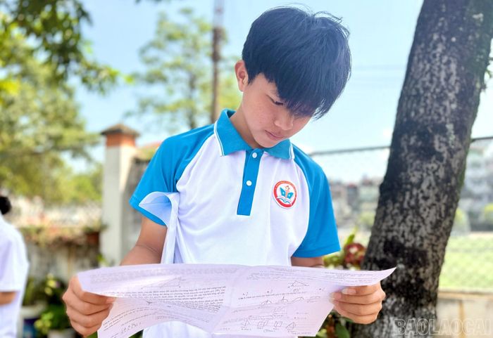 Các thí sinh xem lại kết quả làm bài sau giờ thi.