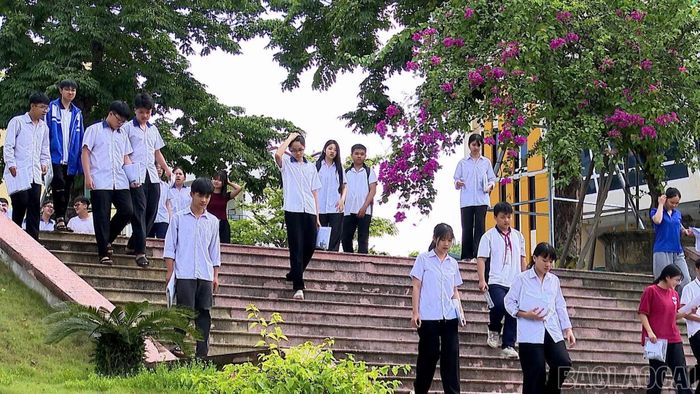 Thí sinh dự thi vào Trường THPT Chuyên Nguyễn Tất Thành (phường Văn Phú) hoàn thành 3 môn thi không chuyên.