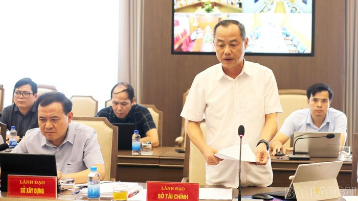 Lãnh đạo Sở Tài chính báo cáo tóm tắt kết quả thực hiện các kịch bản tăng trưởng, thu ngân sách và giải ngân vốn đầu tư của tỉnh 5 tháng đầu năm 2026.