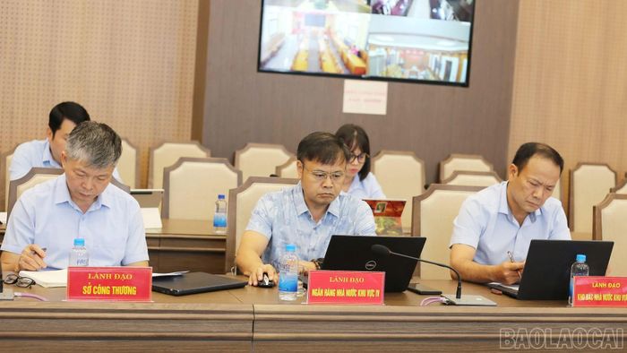 Các đại biểu dự hội nghị tại điểm cầu UBND tỉnh.