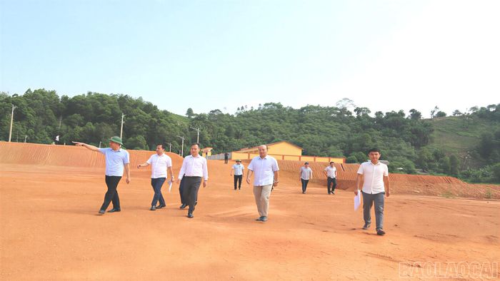 Đoàn công tác kiểm tra tiến độ Dự án tái định cư thôn Khe Bín, xã Lâm Thượng.