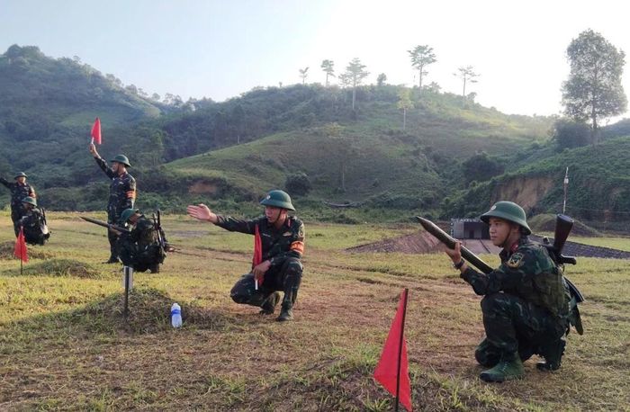 400 chiến sĩ mới tham gia kiểm tra "3 tiếng nổ" .