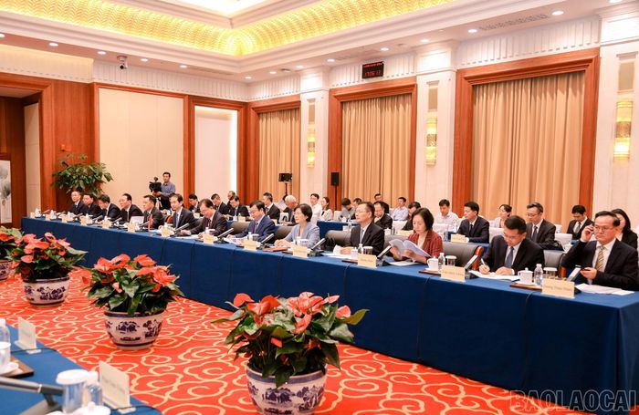 Lãnh đạo tỉnh Vân Nam dự buổi hội kiến.