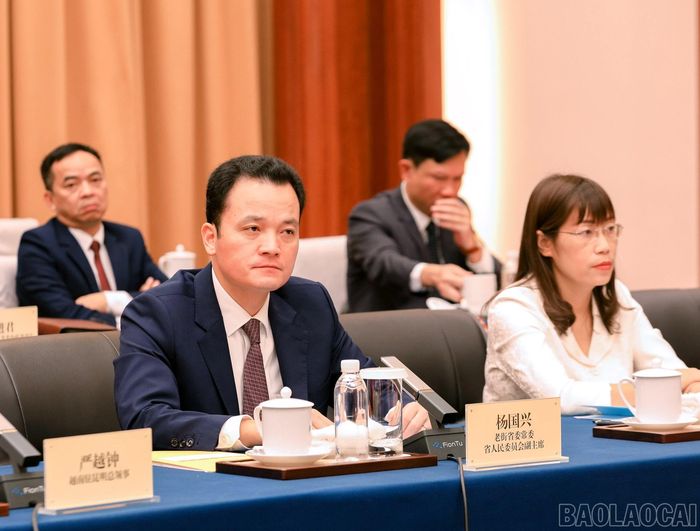 Các đại biểu dự buổi hội kiến.