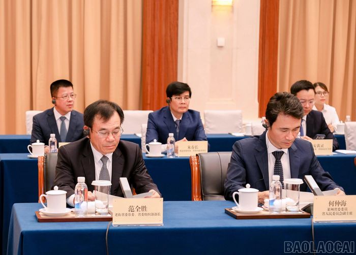 Các đại biểu dự buổi hội kiến.