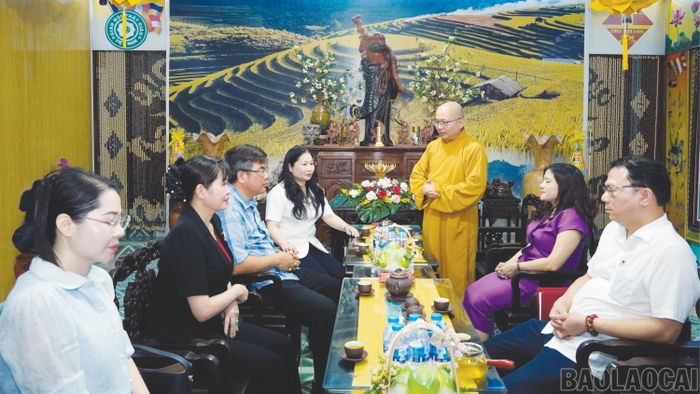Đoàn công tác thăm, chúc mừng các chức sắc Phật giáo tại chùa Tùng Lâm - Ngọc Am và chùa Linh Long.