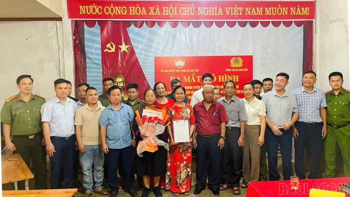 “Tổ phản ứng nhanh” thôn Tiến Cường gồm 20 thành viên là cán bộ thôn, đoàn thể và những người có uy tín trong cộng đồng.