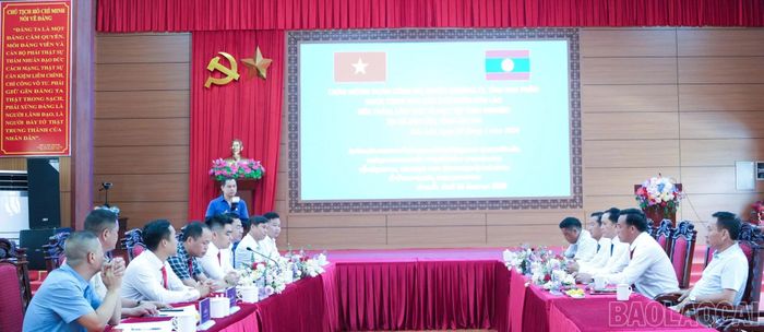 Quang cảnh buổi làm việc.