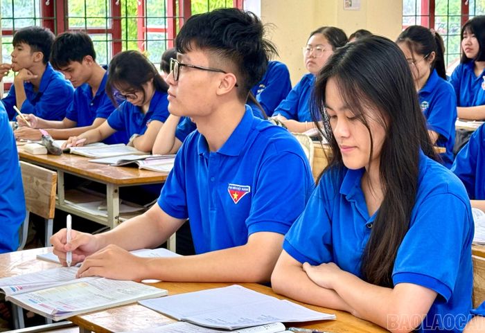 Em Trương Vũ Hùng luôn tích cực học tập.