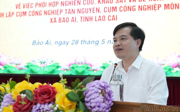 Lãnh đạo xã Bảo Ái phát biểu tại hội nghị.
