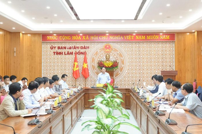 Quang cảnh buổi làm việc