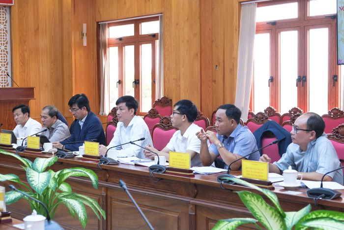 Đại diện các sở ngành, đơn vị dự buổi làm việc