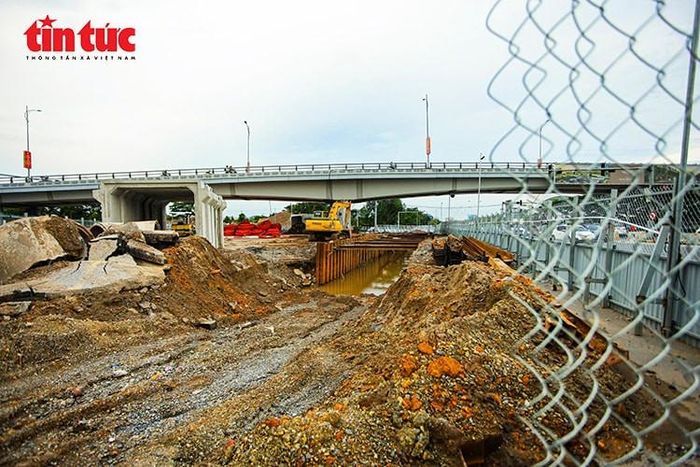 Khu vực công trường thi công được quây tôn. Ảnh: Lê Phú/ Báo Tin tức và Dân tộc
