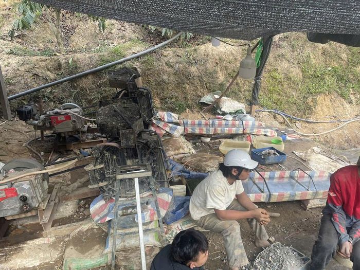 Bắt quả tang hoạt động khai thác vàng trái phép