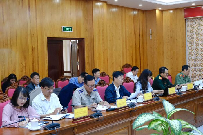 Đại diện lãnh đạo các sở, ngành, đơn vị tham dự buổi làm việc