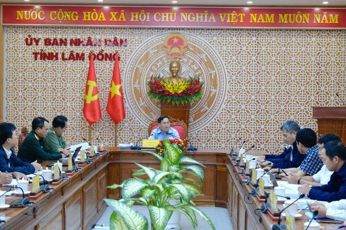 Quang cảnh buổi làm việc