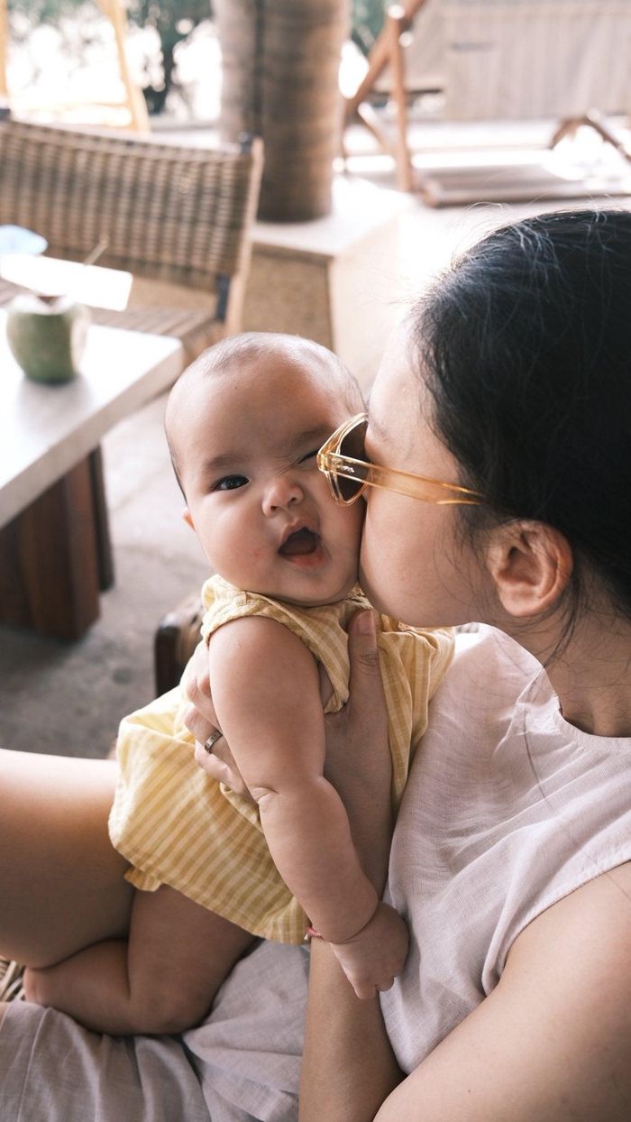 Niềm hạnh phúc được làm mẹ khiến Ngô Thanh Vân chăm chỉ chia sẻ khoảnh khắc trưởng thành của con. Ảnh: FBNV