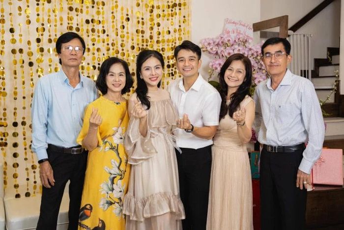 Vân Trang sống gần bố mẹ chồng và bố mẹ ruột, được ông bà hai bên giúp đỡ.