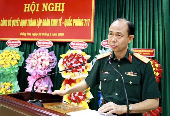Thiếu tướng Phạm Bá Hiền, Tư lệnh Binh đoàn 16 phát biểu chỉ đạo tại Hội nghị công bố thành lập Đoàn kinh tế - quốc phòng 717