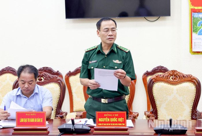 Đồng chí Nguyễn Quốc Việt, Chính ủy Ban Chỉ huy Bộ đội Biên phòng tỉnh phát biểu tại hội nghị.
