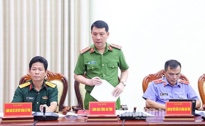 Đại diện lãnh đạo Công an tỉnh phát biểu tại hội nghị.