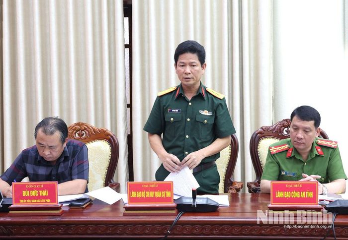 Đại diện lãnh đạo Bộ Chỉ huy Quân sự tỉnh phát biểu tại hội nghị.