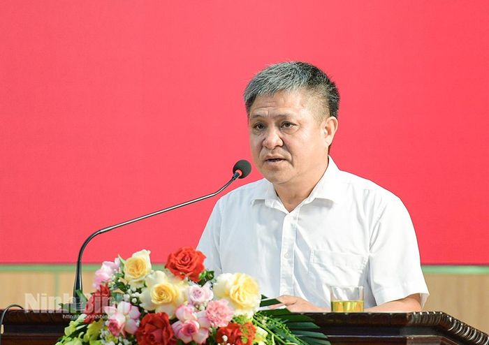 Cử tri xã Đồng Thái nêu ý kiến, kiến nghị tại hội nghị tiếp xúc cử tri.