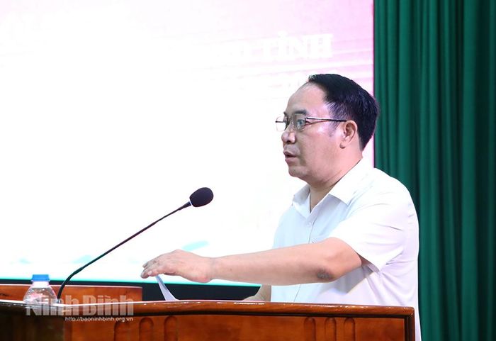 Đồng chí Hoàng Mạnh Dũng, Bí thư Đảng ủy, Chủ tịch HĐND xã Tân Thanh, đại diện Tổ đại biểu HĐND tỉnh thông báo tới cử tri dự kiến thời gian, nội dung chương trình Kỳ họp thường lệ giữa năm 2026 HĐND tỉnh.