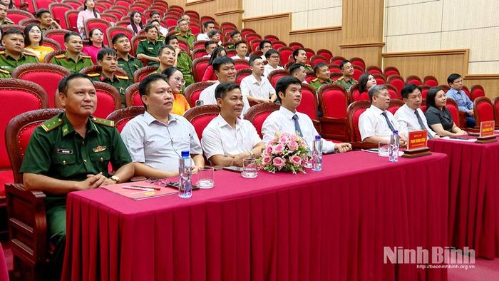 Các đại biểu dự Lễ bế giảng.