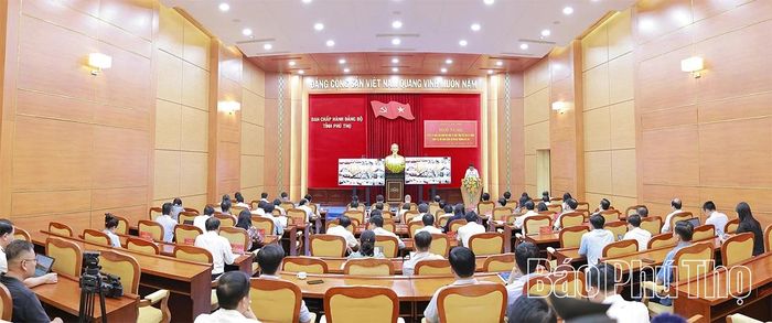 Toàn cảnh hội nghị.