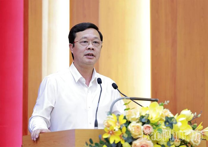 Đại diện Ban Tổ chức Trung ương phát biểu tại hội nghị.