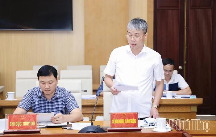 Lãnh đạo Sở Nông nghiệp và Môi trường báo cáo tại hội nghị.