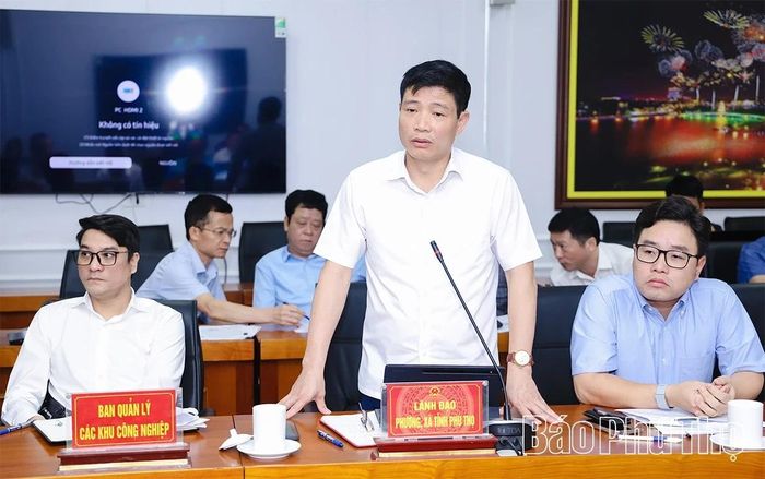 Đại diện lãnh đạo các xã, phường phát biểu tại hội nghị.
