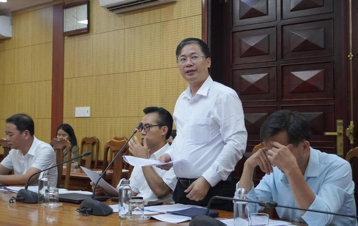 Đại diện Sở Công thương báo cáo kết quả nghiên cứu bước đầu lập Đề án thí điểm xây dựng Khu thương mại tự do tại tỉnh Quảng Trị - Ảnh: H.L