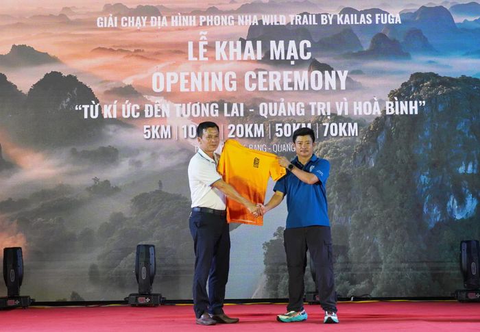 Ban Tổ chức công bố áo đấu giải chạy địa hình “Phong Nha Wild Trail” năm 2026 - Ảnh: X.P