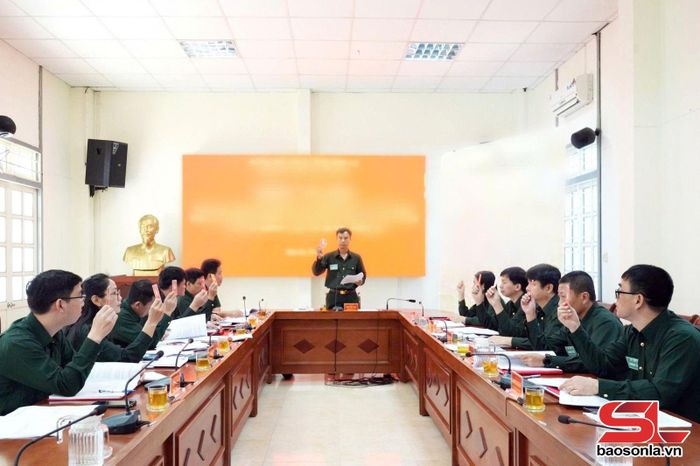 Biểu quyết thông qua các nhiệm vụ, giải pháp khi có tình huống xảy ra.