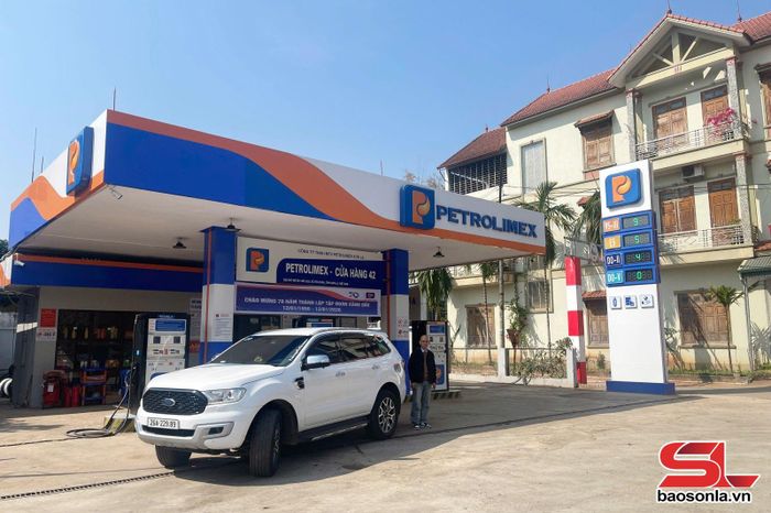 Cửa hàng Xăng dầu số 42 tại xã Yên Châu của Petrolimex Sơn La.