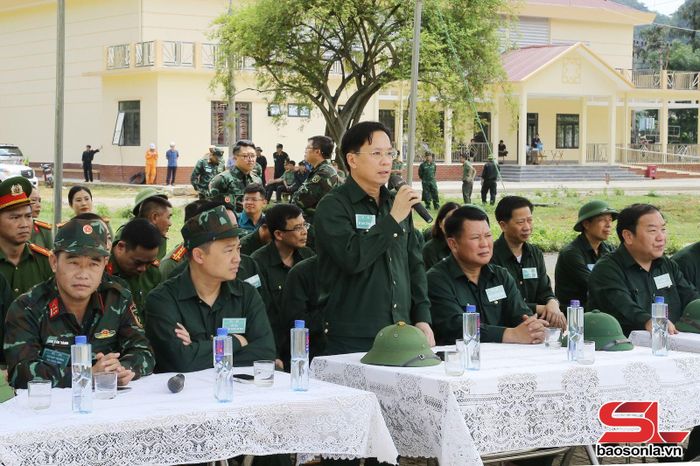 Đồng chí Bí thư Tỉnh ủy phát biểu chỉ đạo rút kinh nghiệm Luyện tập tổng hợp thực binh A2 tại thao trường.