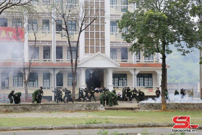 Luyện tập tổng hợp thực binh A2 tại thao trường.