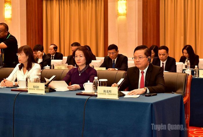 Đồng chí Trần Quang Minh, Ủy viên Ban Thường vụ Tỉnh ủy, Trưởng ban Tổ chức Tỉnh ủy và các đại biểu tại buổi hội kiến.