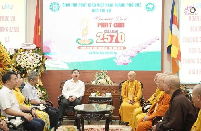 Bí thư Thành ủy Nguyễn Đình Trung thông tin một số kết quả nổi bật về tình hình phát triển kinh tế - xã hội của thành phố với đà tăng trưởng ổn định 