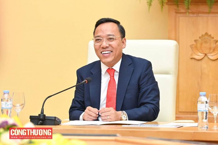 Thứ trưởng Nguyễn Hoàng Long cho biết Bộ Công Thương ủng hộ các hoạt động hợp tác đầu tư, kinh doanh của doanh nghiệp Liên bang Nga nói chung và Tập đoàn NOVATEK nói riêng tại thị trường Việt Nam