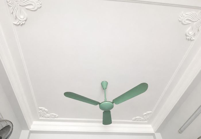 Trát vữa trần đòi hỏi kỹ thuật cao hơn trát vữa tường.