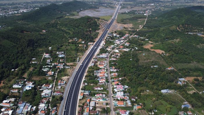 Dự án cao tốc Khánh Hòa - Buôn Ma Thuột dài 117km được chia làm ba dự án thành phần. Trong đó, dự án thành phần 1 và 3 lần lượt do UBND tỉnh Khánh Hòa và tỉnh Đắk Lắk làm chủ đầu tư. Dự án thành phần 2 Ban Quản lý dự án đường sắt) của Bộ Xây dựng làm chủ đầu tư. Sau khi hoàn thành, dự án sẽ rút quảng đường di chuyển từ Khánh Hòa đi Buôn Ma Thuột, tỉnh Đắk Lắk từ 200km xuống còn 117km.